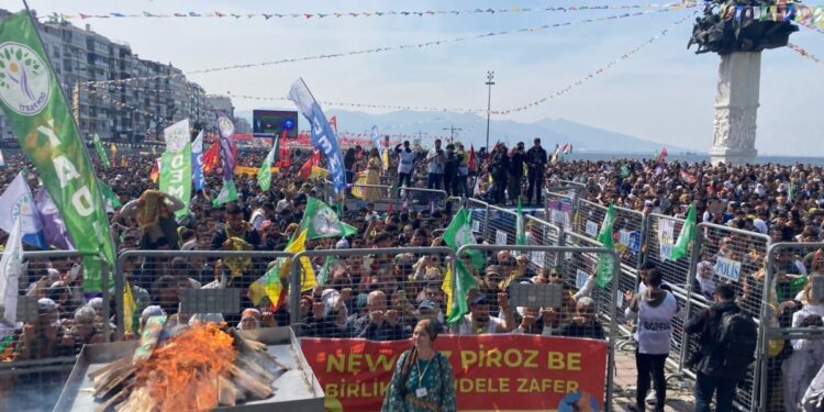 İzmir’de Nevruz’da çözüm talepleri ve yerel seçim vurgusu; Gaziantep’te çözüm ve barış mesajı