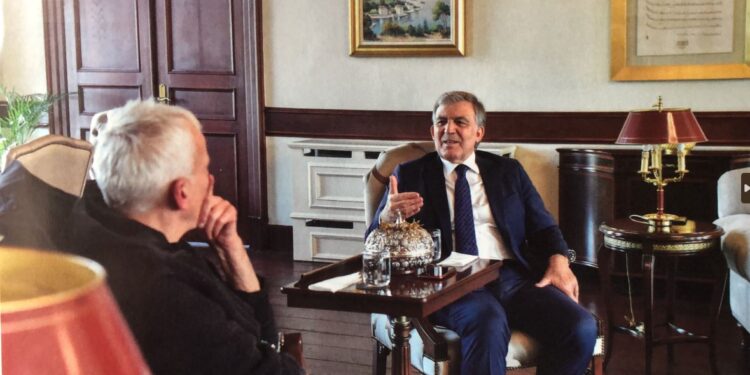 Abdullah Gül, 1 Mart Tezkeresi’nin perde arkasını anlattı: Kendisini ‘geleneksel’ ve ‘yerli’ sayan birçok arkadaş tezkerenin geçmesi için çaba sarfetti