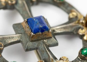 36 yıl önce antika fuarından almıştı! Meğer üzerinde bilmeden servet taşıyormuş...