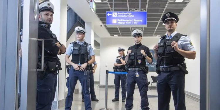 8 milyon euroluk hırsızlık: Türkiye’den dönüp teslim oldu