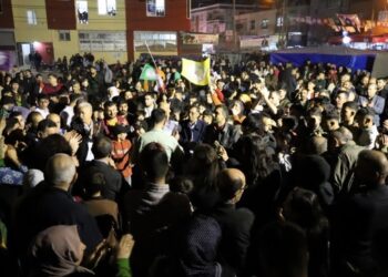 Adana’da coşkulu büro açılışları: 31 Mart akşamı zafer halayları çekeceğiz