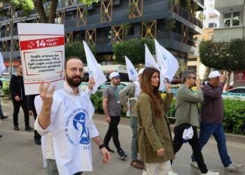 Tıp Bayramı’nda sağlık emekçilerinden ‘Beyaz Yürüyüş’
