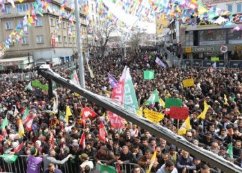 Agirî’de onbinler alanı doldurdu