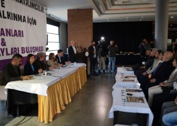 DEM Parti Amed’te iş insanlarıyla: Tahribatı nasıl onaracağız?