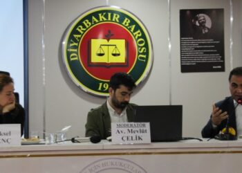Amed’de ‘yerinde yönetim’ paneli: Yetkiler yerele aktarılmalı