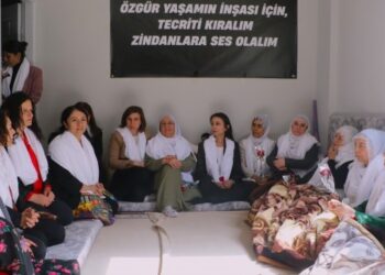 Hatimoğulları Adalet Nöbeti tutan anneleri ziyaret etti