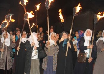 Amed’de Newroz meşalesi yakıldı