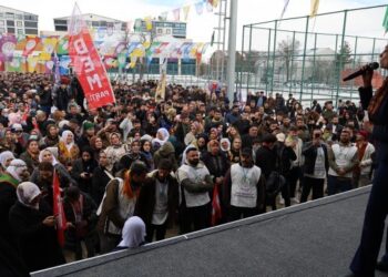 Hatimoğulları Tetwan Newrozu’nda: Savaş hazırlığı yapanları sandığa gömeceğiz