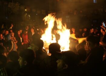 Êlih’te binler Newroz ateşi etrafında buluştu