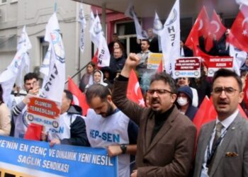 Sağlık çalışanları: Denizli Devlet Hastanesi depreme dayanıksız