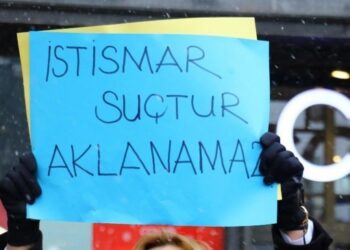İstismar davasında gazeteci ve tanık saldırıya uğradı