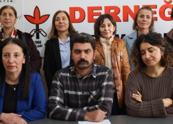 Kadınlardan saldırıya uğrayan gazeteciye destek
