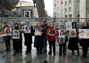 Cumartesi Anneleri gözaltında kaybedilen kadınların akıbetini sordu