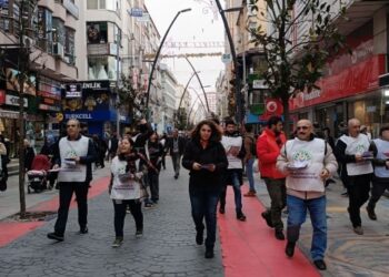 Şirinevler Meydanı’nda Newroz bildirileri dağıtıldı