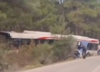 TIR karşı yönden gelen yolcu otobüsüne çarptı: 1 ölü, 3 yaralı