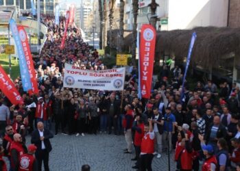 İzmir’de binlerce belediye işçisi iş bıraktı