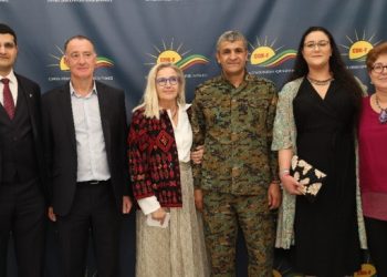 Fransa eski Cumhurbaşkanı: Kürt halkının direnişi ilham veriyor