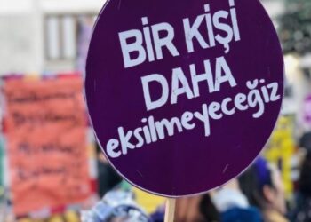 Polis memuru boşandığı eşini katletti