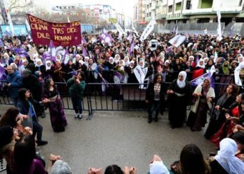 Wan’da 8 Mart mitingi: Özgür yaşamda ısrarcıyız | YENİLENDİ