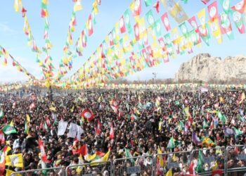 Yüz binlerce insanın katıldığı Wan Newrozu başladı