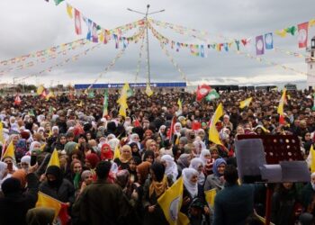 Erdîş’te Newroz coşkusu kar-kış dinlemedi