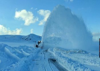 Wan’da kar yağışı nedeniyle 446 yerleşim yerinin yolu kapandı