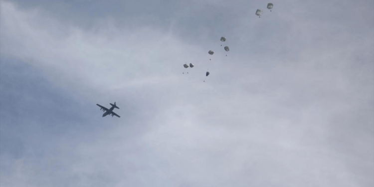 ABD ve Ürdün, Gazze'nin kuzeyine havadan gıda yardımı indirdi