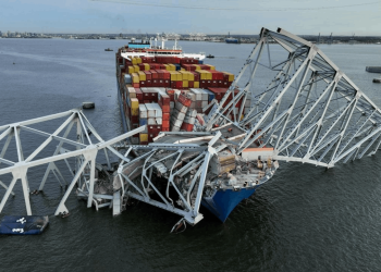 ABD'de yıkılan köprüden nehre düşen 6 kişinin öldüğü tahmin ediliyor