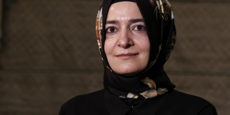 AKP’li Fatma Betül Sayan Kaya’nın “İBB’den aldığı burs” haberlerine erişim engeli