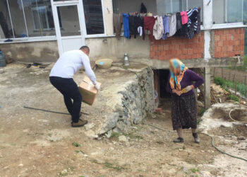 AKP’li belediye, Ramazan kolilerinde tarihi geçmiş ürünleri dağıttı!