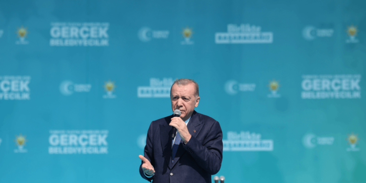 AKP'nin İzmir mitingleri: İki yerel seçim arasında mitinge katılanlar kaç kişi azaldı?