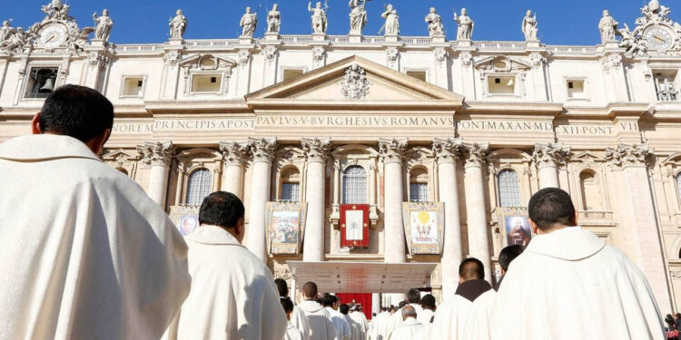 Almanya'da Katolik Kilisesi, cinsel istismara uğrayanlara 57 milyon euro tazminat ödedi