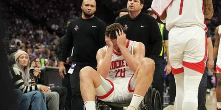 Alperen Şengün için büyük şansızlık: Parkeyi sedyeyle terk etti