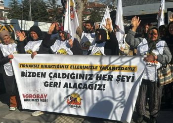 Ankara'ya yürüyen Agrobay işçileri, siyasi parti yetkilileri ile görüştü