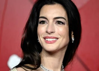 Anne Hathaway sahnede düşük yaptığını açıkladı