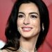 Anne Hathaway sahnede düşük yaptığını açıkladı