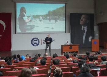 Avrupa'nın hem en genciyiz hem de en obezi!