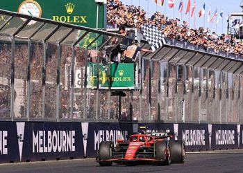 Avustralya Grand Prix'inde kazanan Carlos Sainz