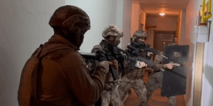 Bakan Yerlikaya IŞİD operasyonlarını duyurdu: 100'ü aşkın şüpheli gözaltına alındı