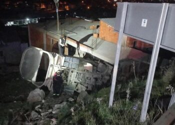 Balıkesir’de freni boşalan kamyon eve girdi: İki kişi öldü