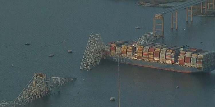 Baltimore’daki Francis Scott Key Köprüsü’ne gemi çarpttı, köprü çöktü: En az 20 kişi aranıyor