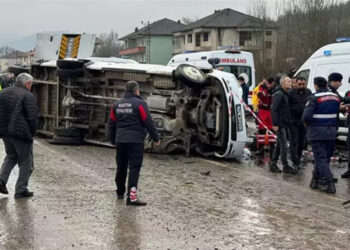 Bartın’da iki işçi servisi çarpıştı: 1 ölü, 29 yaralı