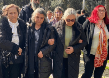 Berkin Elvan mezarı başında anıldı | Gülsüm Elvan: "Oğlum sen bu kadar uzun uyumazdın"