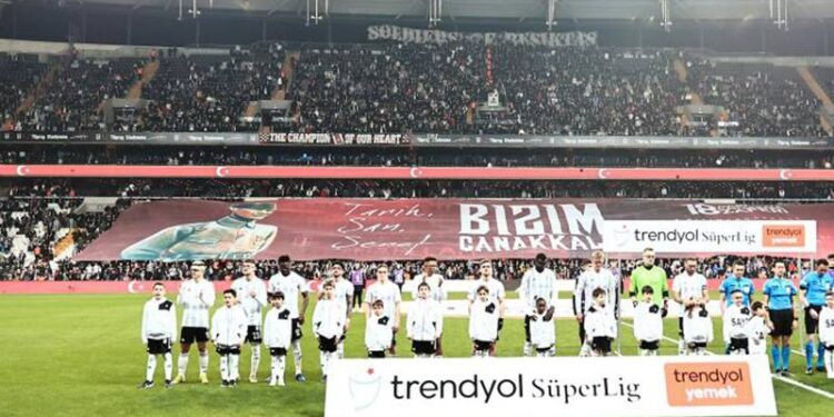 Beşiktaş tribünlerinden Santos ve futbolculara büyük tepki