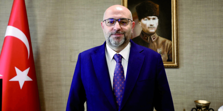 Buğra Gökçe: “Güneş balçıkla sıvanmaz.”