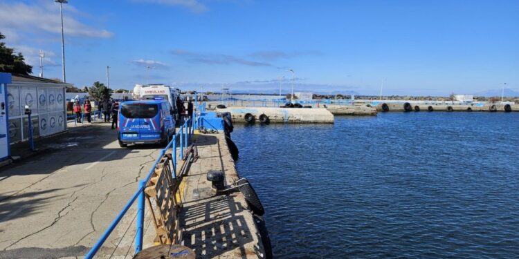Çanakkale açıklarında mülteci botu battı: 5’i çocuk 21 ölü