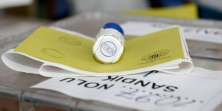 CHP Meclis üyesi sandık başında hayatını kaybetti