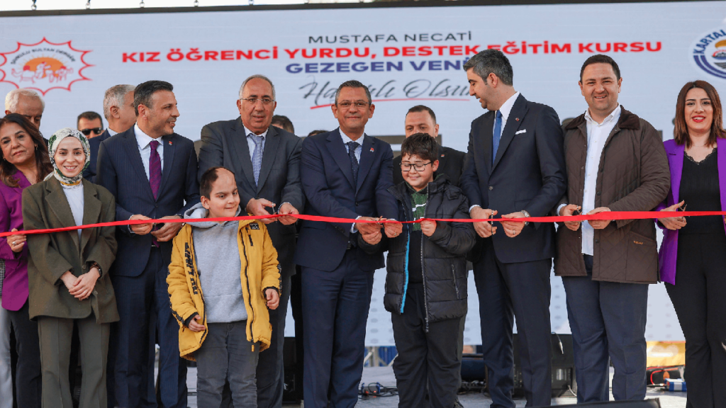 CHP lideri yurt açılışında konuştu: Her şeyi yapan TOKİ'nin yurt yapmaması tarikatlara alan açıyor