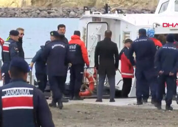Çanakkale’de göçmenleri taşıyan bot battı: 21 ölü