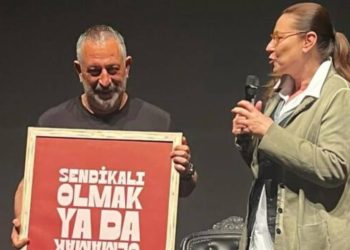 Cem Yılmaz, gösterisinin gelirini Oyuncular Sendikası'na bağışladı